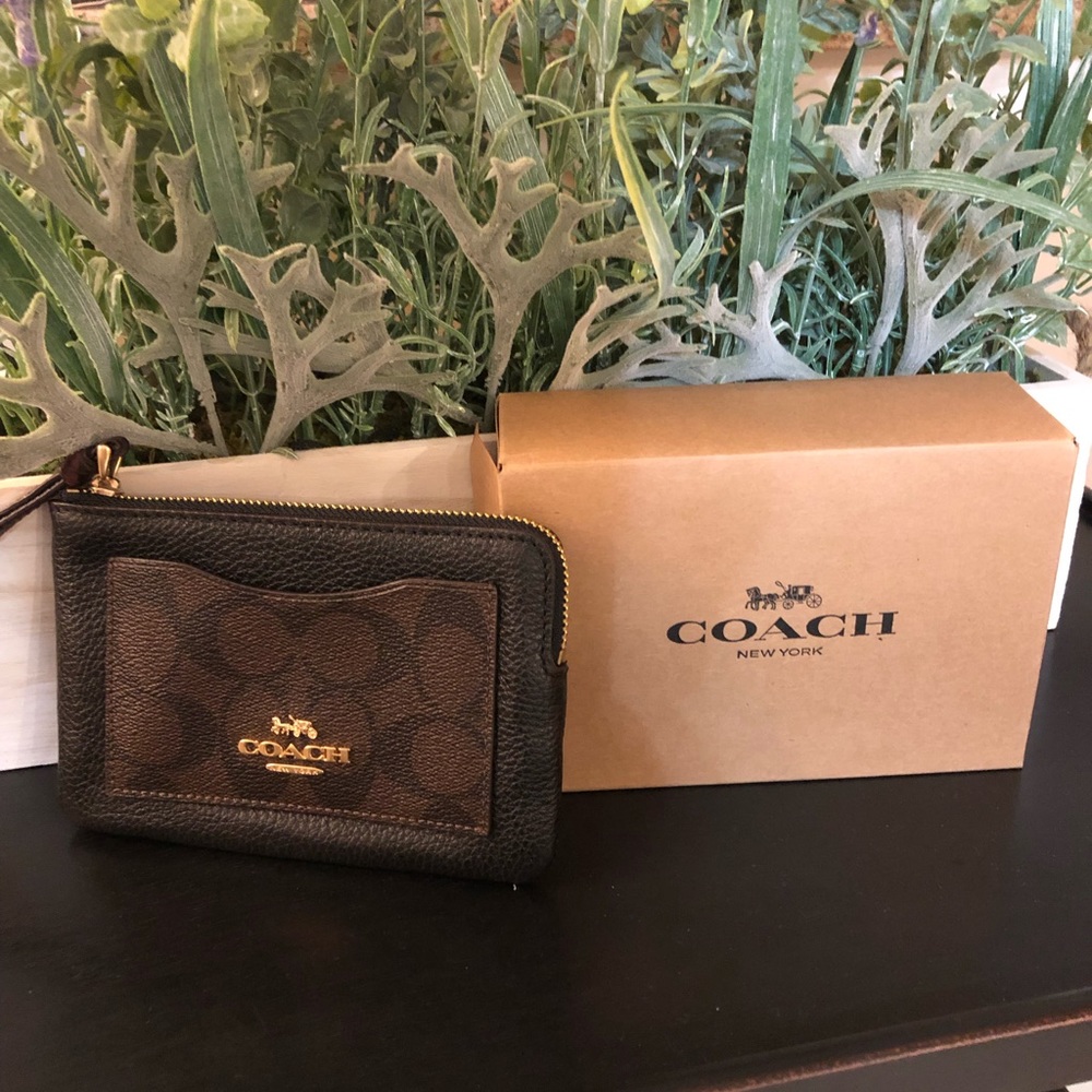 NWT Coach Wristlet ❤️